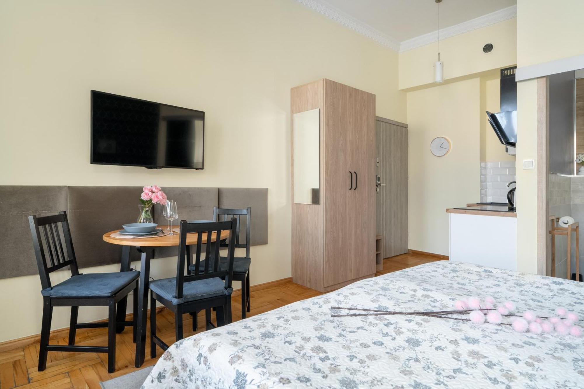 Przytulne Studia Very Berry W Poznaniu Blisko Parku By Noclegi Renters ภายนอก รูปภาพ