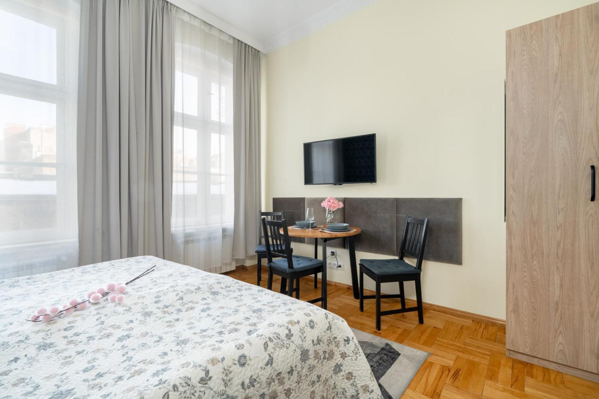Przytulne Studia Very Berry W Poznaniu Blisko Parku By Noclegi Renters ภายนอก รูปภาพ